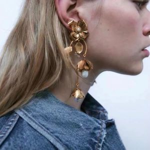 Flower pearl drop earrings M64